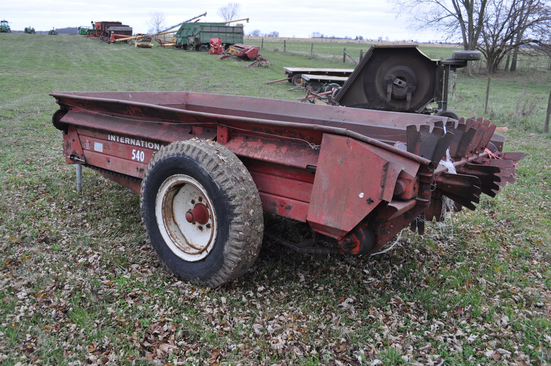 IH 540 manure spreader, 540 PTO, single beater, single axle, 10.00-20 tires, SN 11908460005789 - Image 4 of 11