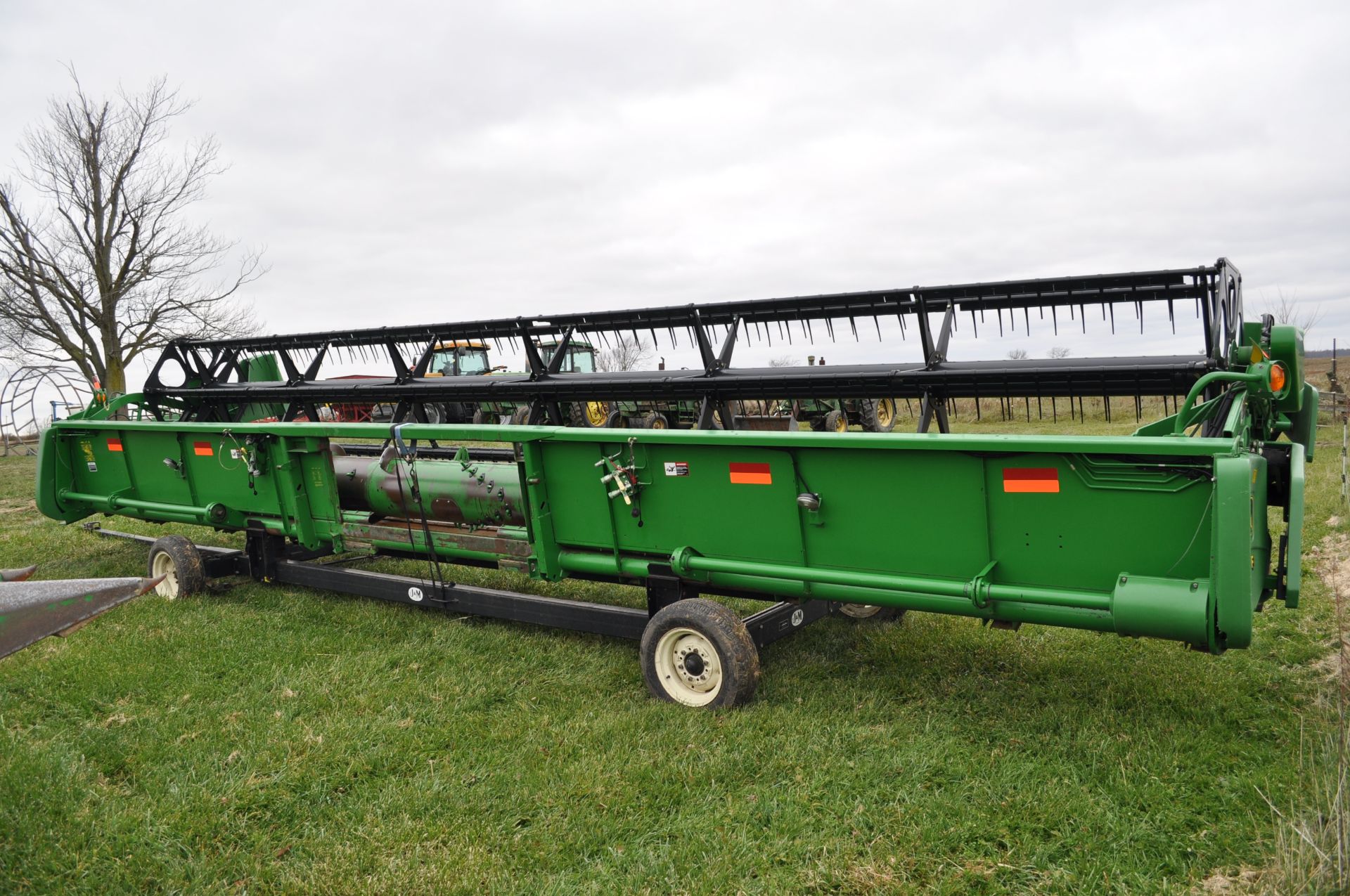 30’ John Deere 930F grain head, poly snouts, full finger auger, new poly skid plates - Image 3 of 17