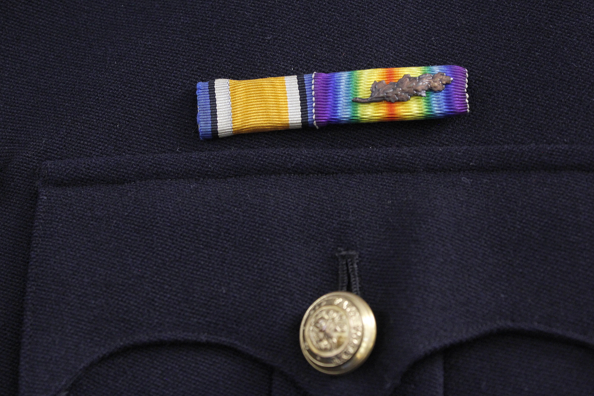 British Army dress uniform jacket having Moss Bros & Co Ltd label "A F O Murray", brass "Quo Fata - Image 2 of 5