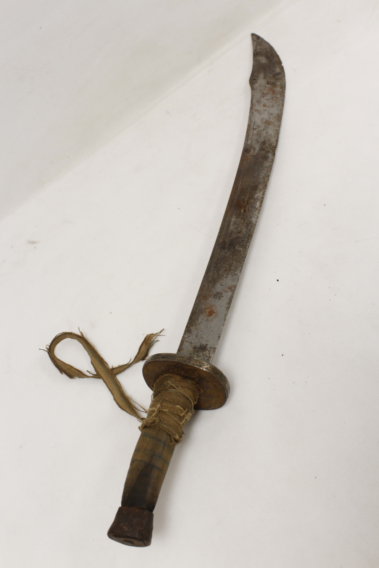 Antique Chinese Falchion type sword in cloth bound wooden scabbed. Inscription to blade, iron - Image 4 of 4