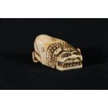 Ivory netsuke of a kneeling man wearing a dragon mark, signed, 45mm, 25g.