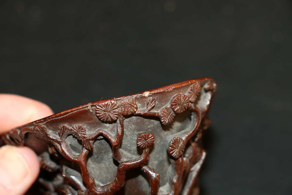 19th century Chinese carved rhinocerous horn libation cup carved to the exterior with figures on - Image 13 of 16