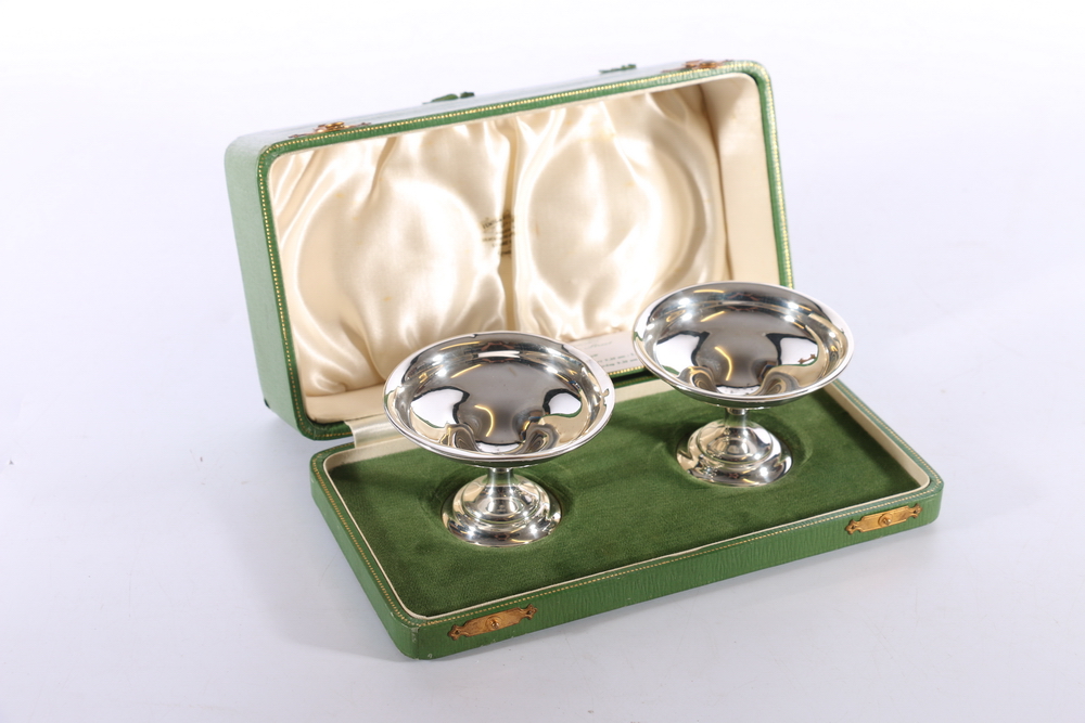 Pair of George V silver pedestal salts by Barker Brothers Silver Ltd Birmingham 1935, 148g gross (