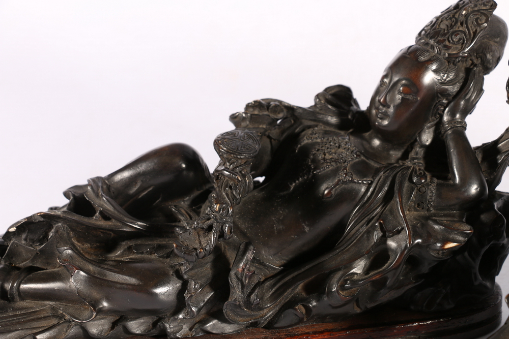 A pair of early 20th century carved wooden figures depicting a lohan and Quan Yin holding a ruyi - Image 3 of 3