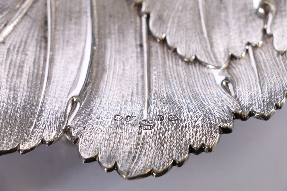 An attractive pair of silver plated leaf dishes, makers mark JFP&CO and four further hallmarks, 862g - Image 2 of 2