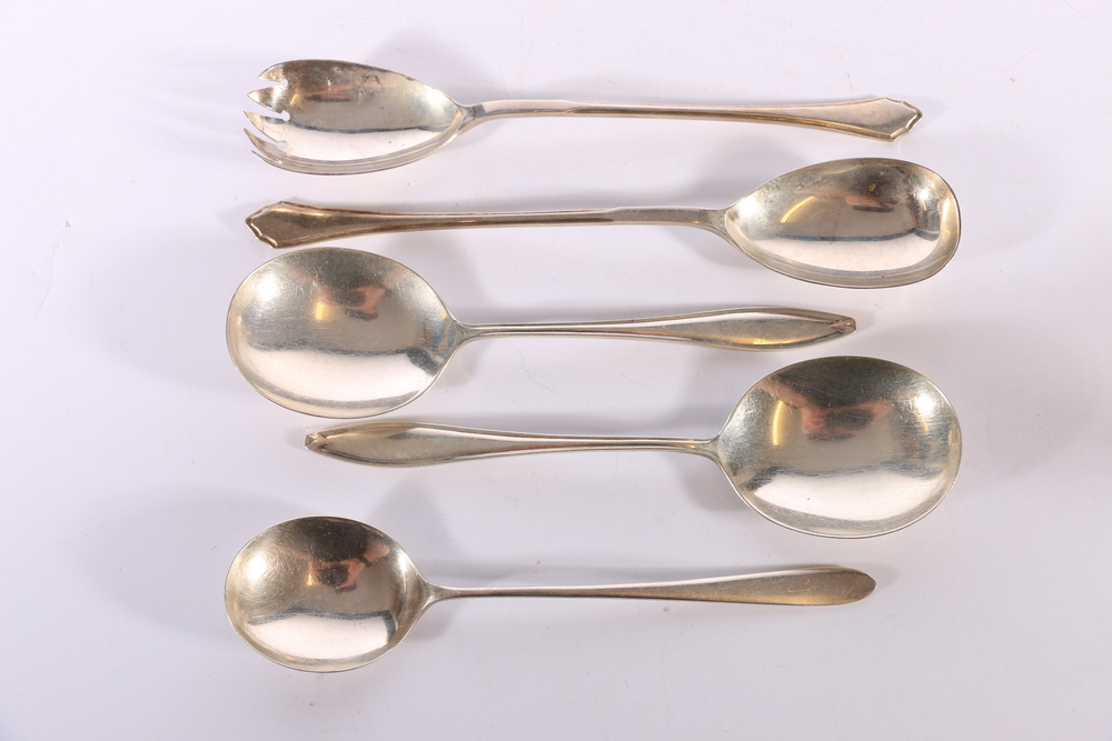 Pair of contemporary silver salad servers by Mappin & Webb, Sheffield 1965, a pair of silver serving