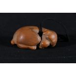 A Carved wooden netsuke depicting a sleeping monkey, 6acm, unsigned, 68mm, Taisho/Showa