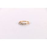 18ct gold diamond five stone ring, the central diamond just over 0.1ct, size P, 2.3g