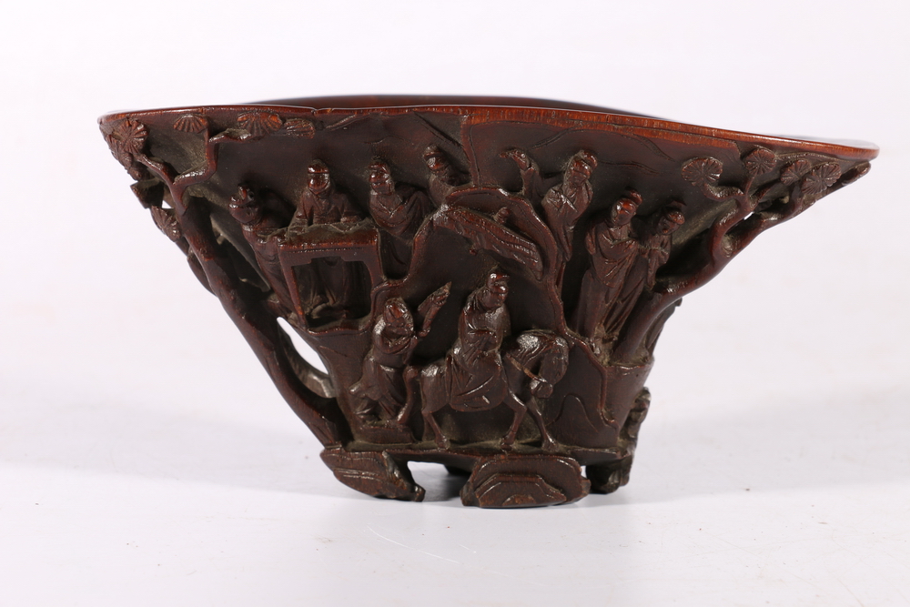 19th century Chinese carved rhinocerous horn libation cup carved to the exterior with figures on - Image 2 of 16