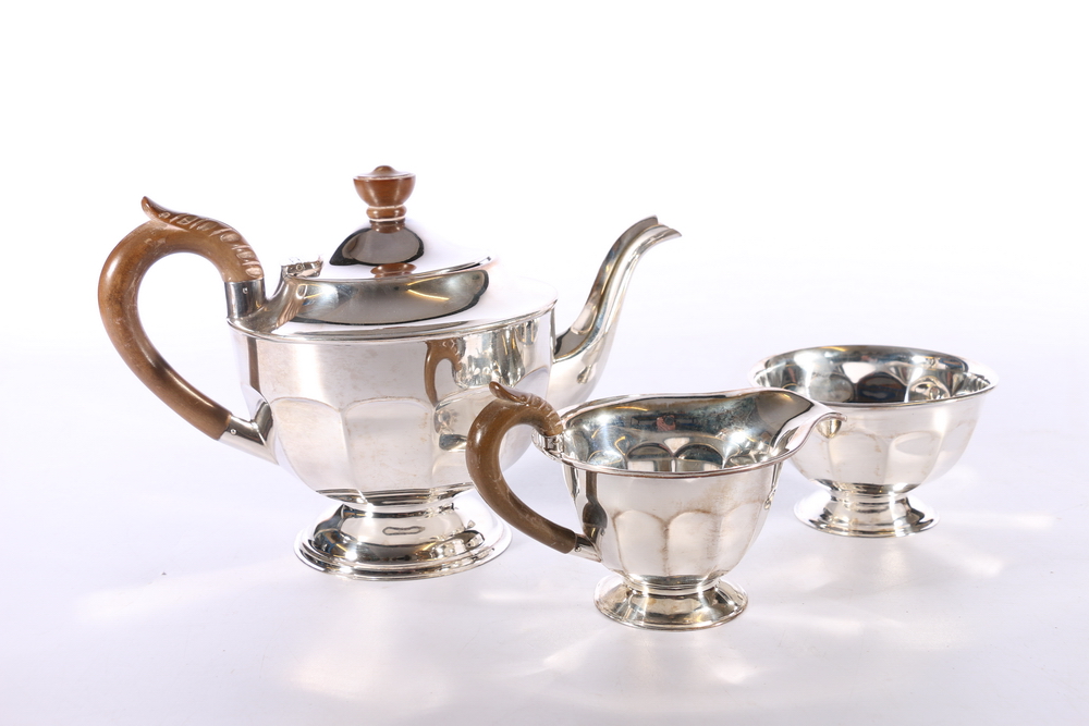 Elizabeth II silver three piece tea set by Viner's Ltd (Emile Viner) Sheffield 1960, 693g gross