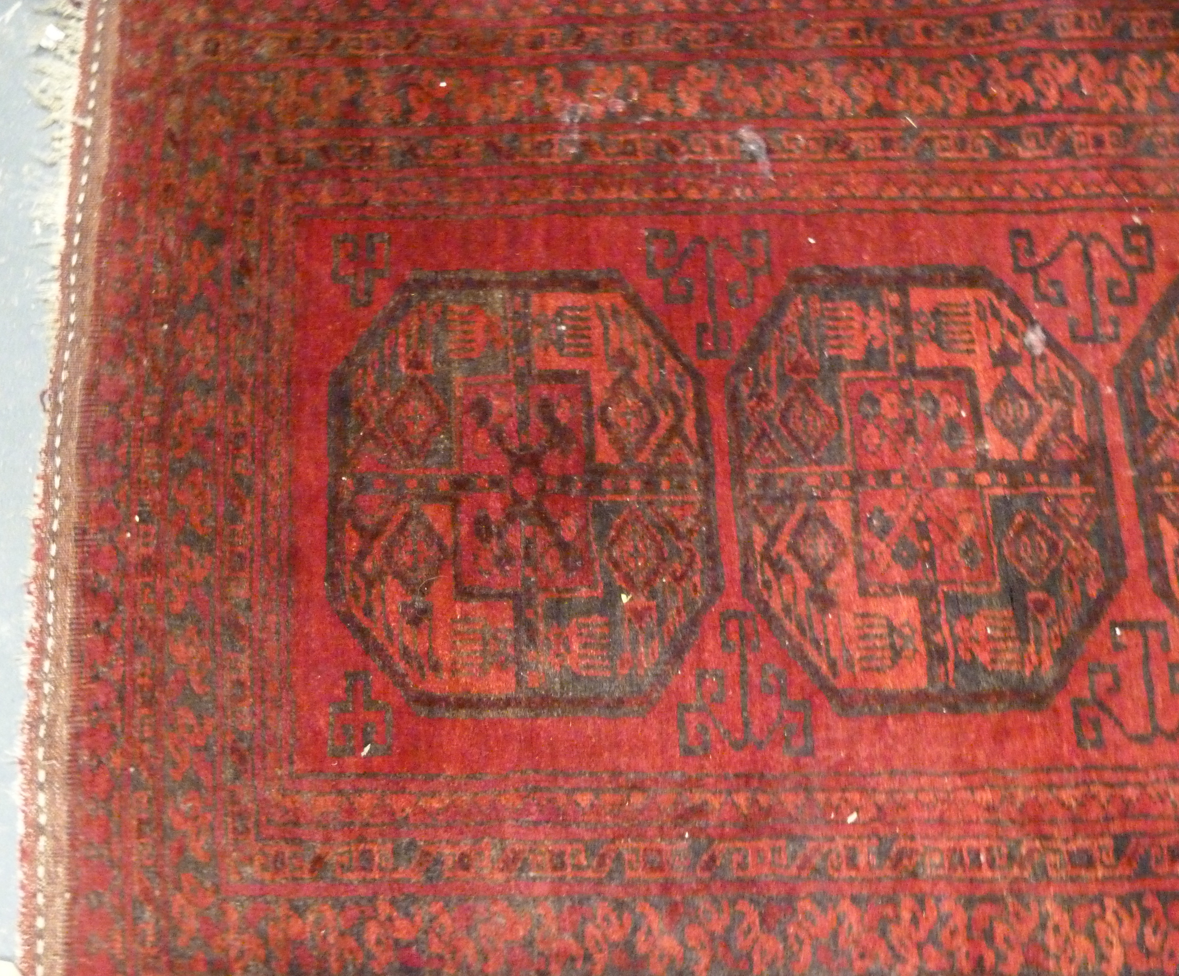 Small Persian red and black prayer mat with three octagon medallion, 125cm x 86cm. - Image 2 of 3