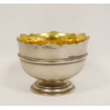 Silver circular bowl with waved edge, Dublin 1970 (Sheffield Import Marks), 9oz / 276g.