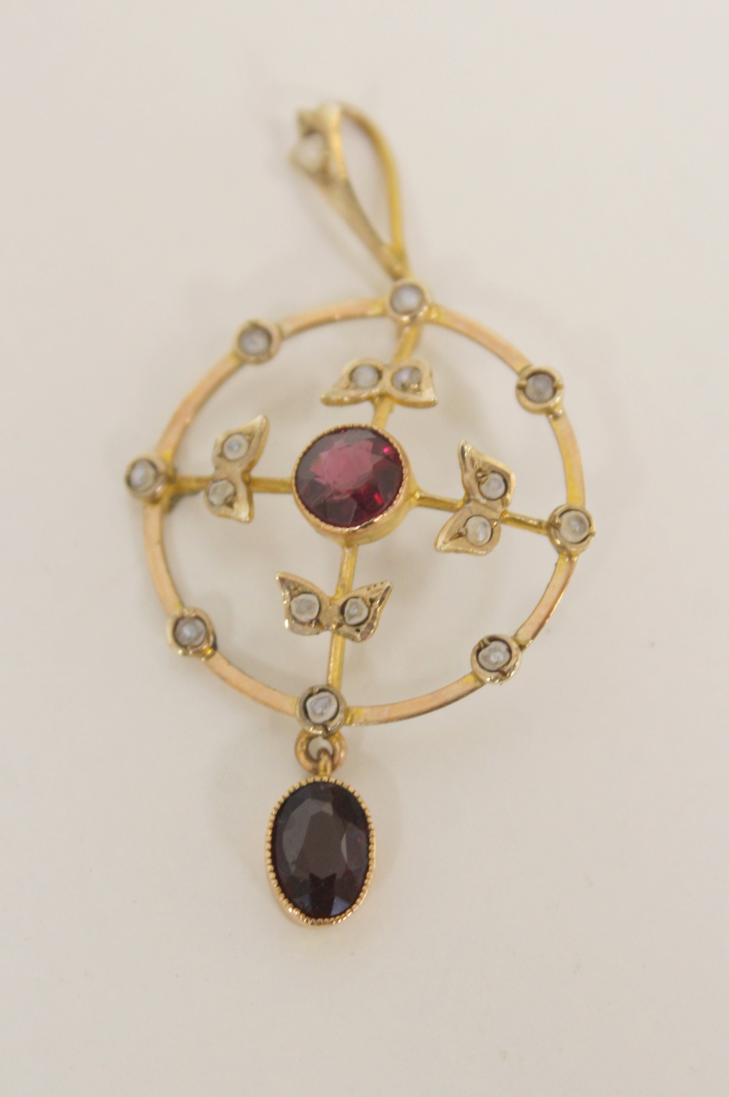 Gold pendant with pearls and garnets and a similar pendant. (2). - Image 2 of 2