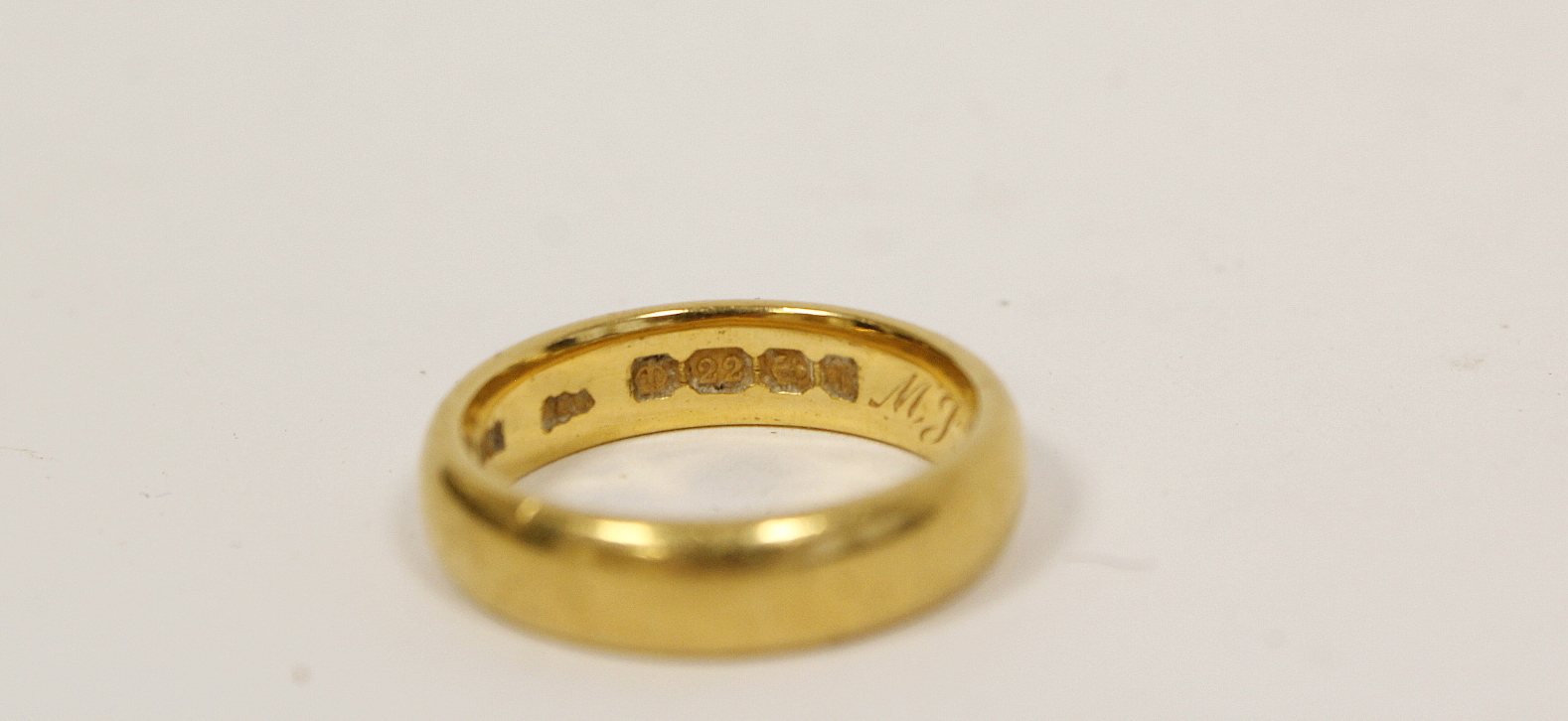 22ct gold wedding ring, 7g. Size 'L'. - Image 2 of 7