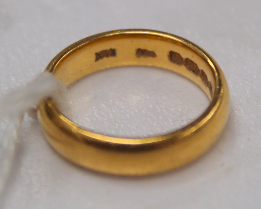 22ct gold wedding ring, 7g. Size 'L'. - Image 7 of 7