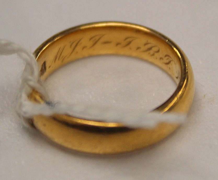 22ct gold wedding ring, 7g. Size 'L'. - Image 6 of 7