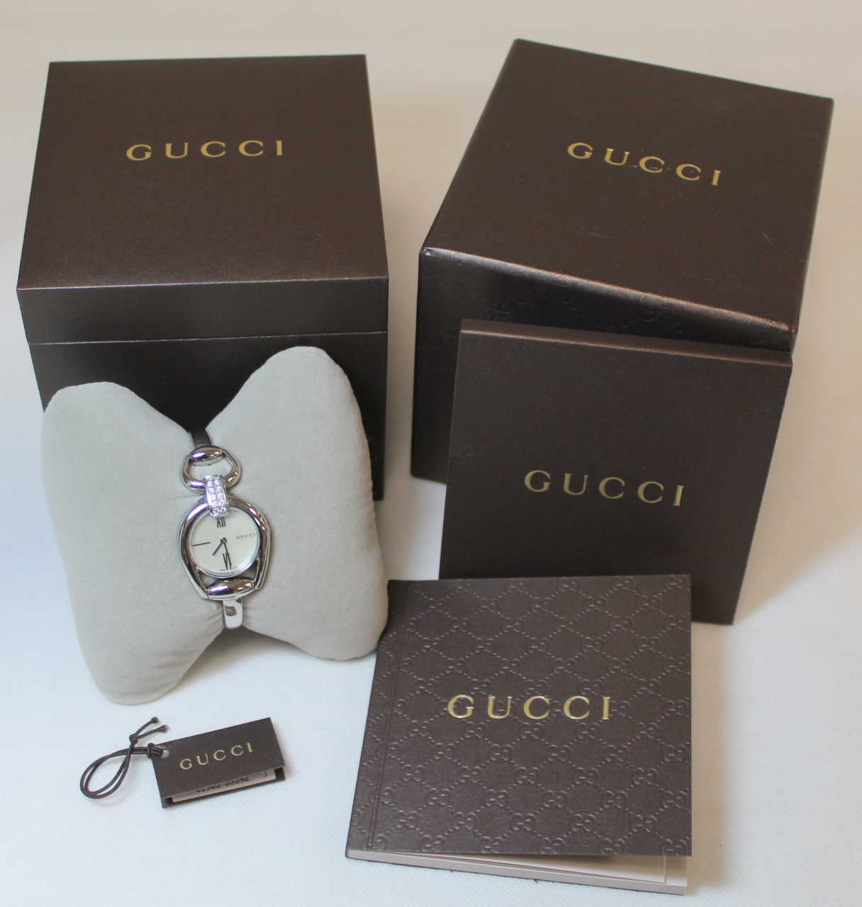 Gucci lady's stainless steel wristwatch with Mother of Pearl dial and diamond embellishment (total