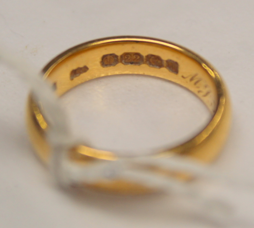 22ct gold wedding ring, 7g. Size 'L'. - Image 4 of 7