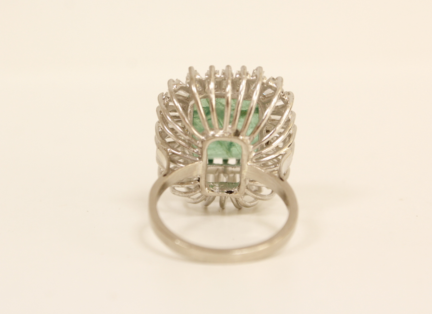 Impressive diamond and emerald cluster ring, the emerald given as approx. 3.5ct surrounded by - Image 3 of 5