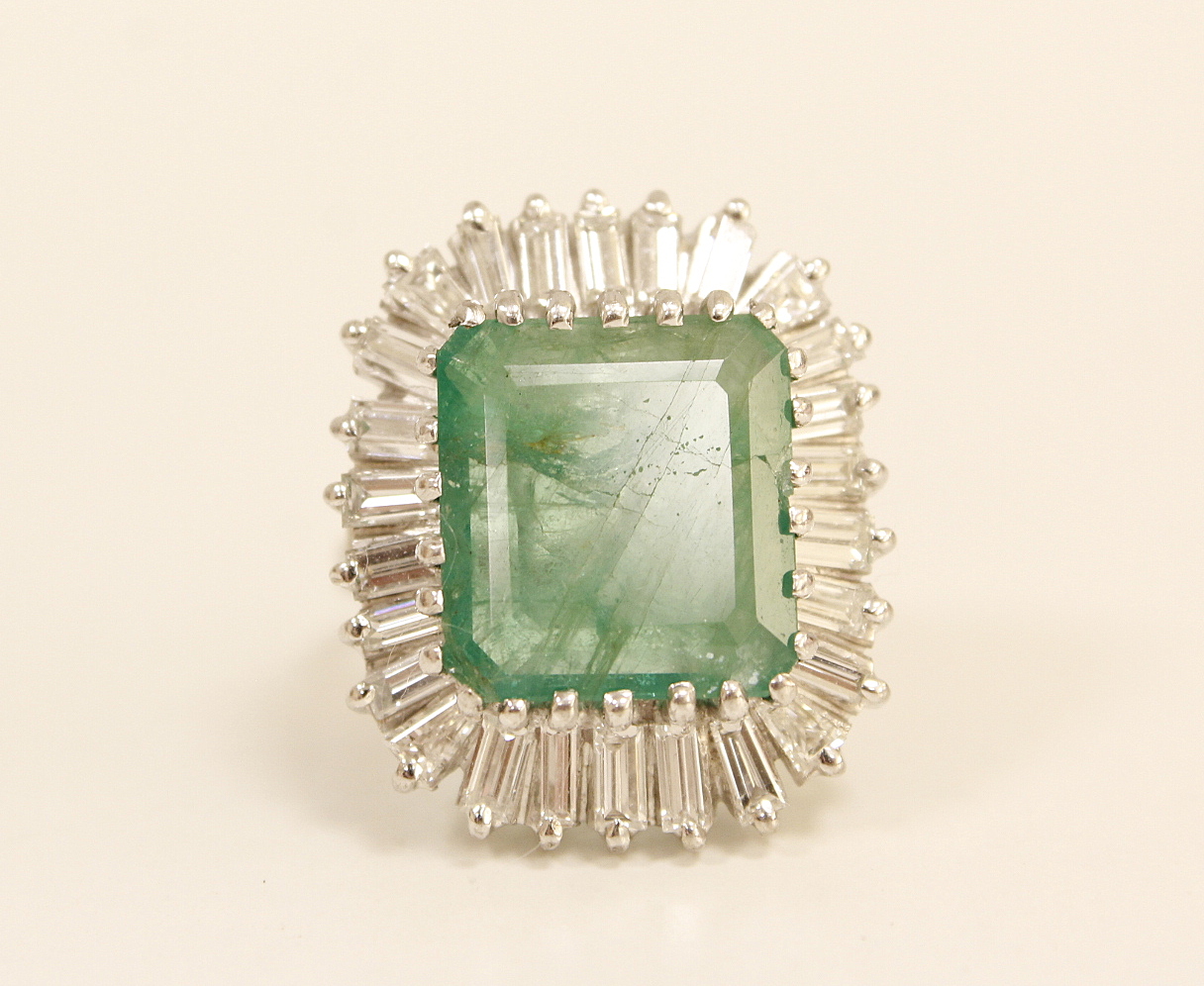 Impressive diamond and emerald cluster ring, the emerald given as approx. 3.5ct surrounded by - Image 5 of 5