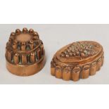 Antique copper jelly mould, moulded with bunch of grapes to top panel and reeded sides, 17cm long,