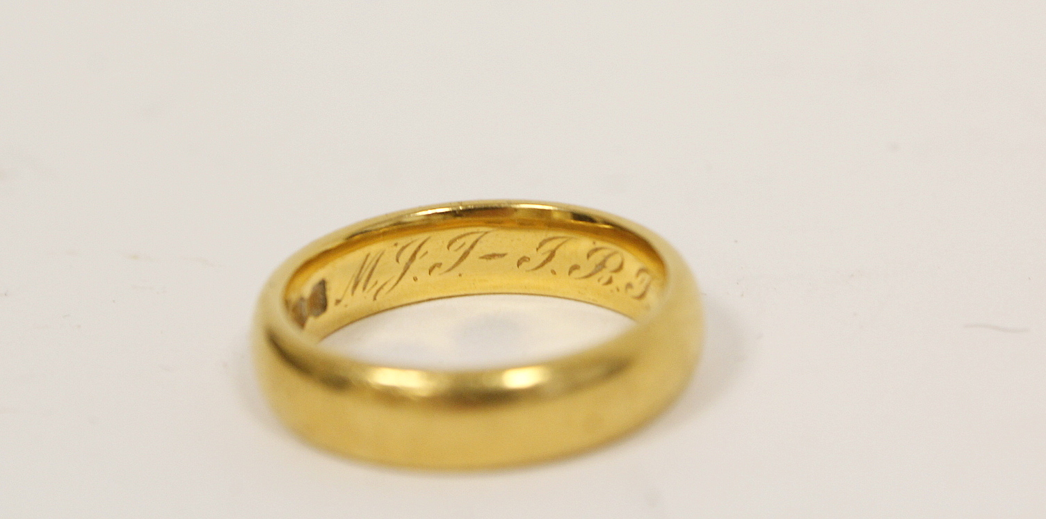 22ct gold wedding ring, 7g. Size 'L'. - Image 3 of 7