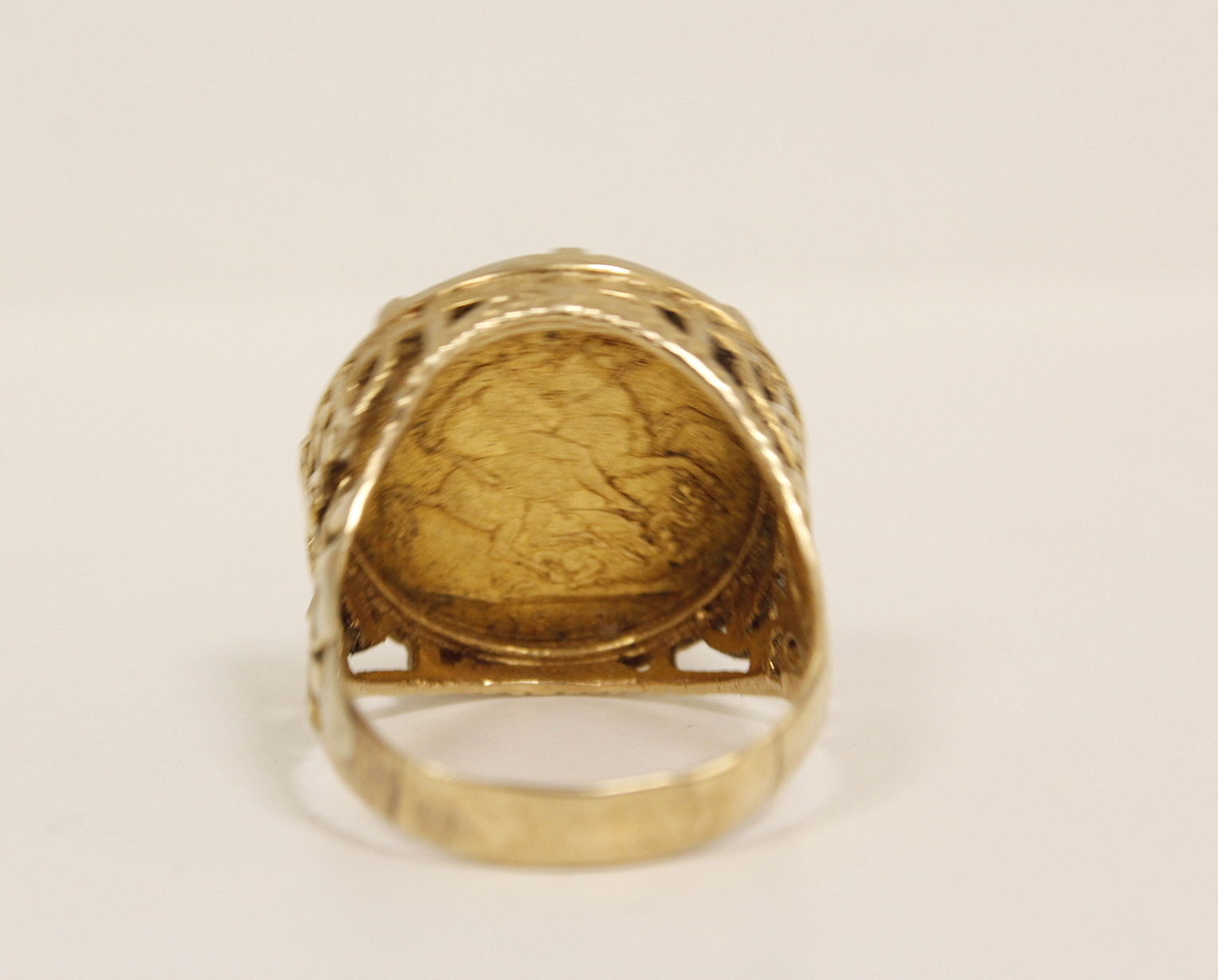 Sovereign ring 1889, claw set in 9ct gold, 15g. Size 'W'. - Image 2 of 4