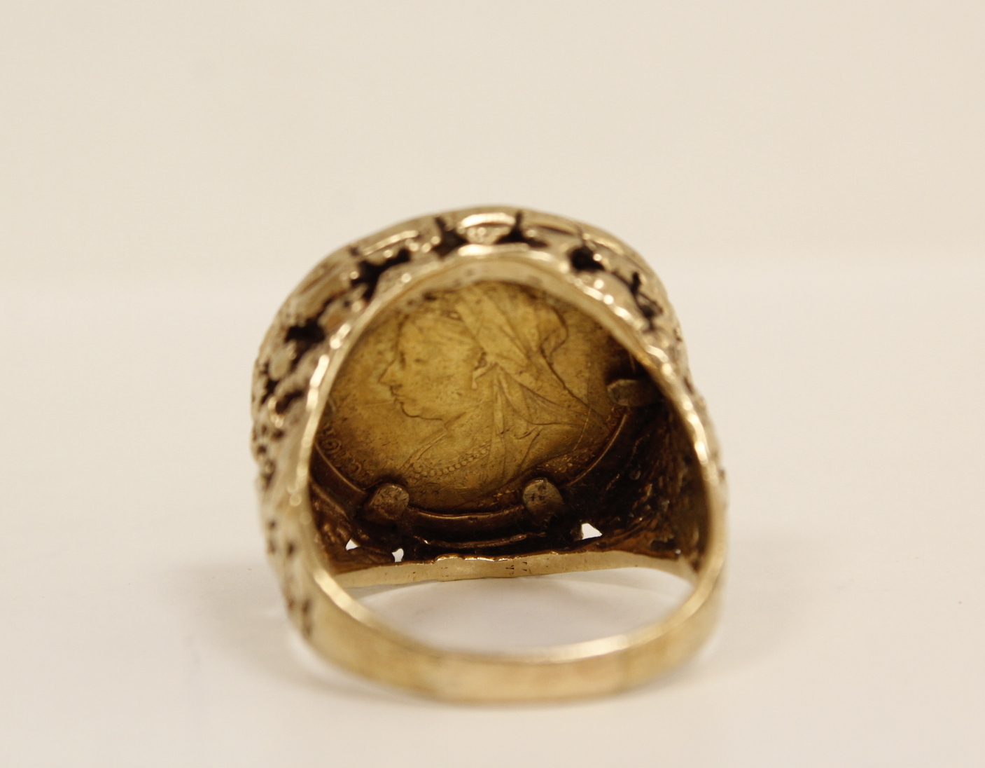 Sovereign ring, 1899 detachable 9ct gold pierced mount. Gross 20g. Size 'X'. - Image 3 of 4
