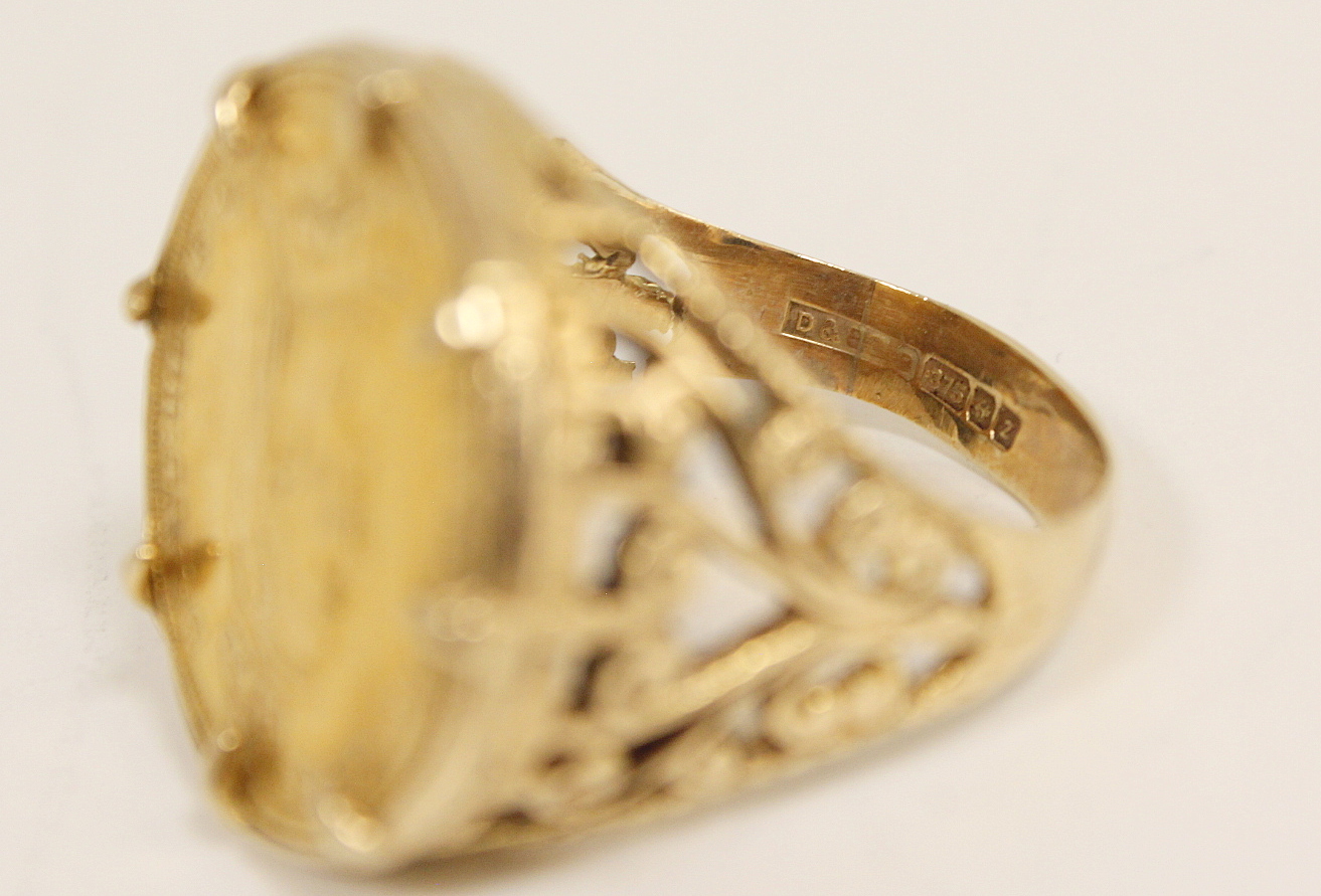 Sovereign ring 1889, claw set in 9ct gold, 15g. Size 'W'. - Image 3 of 4