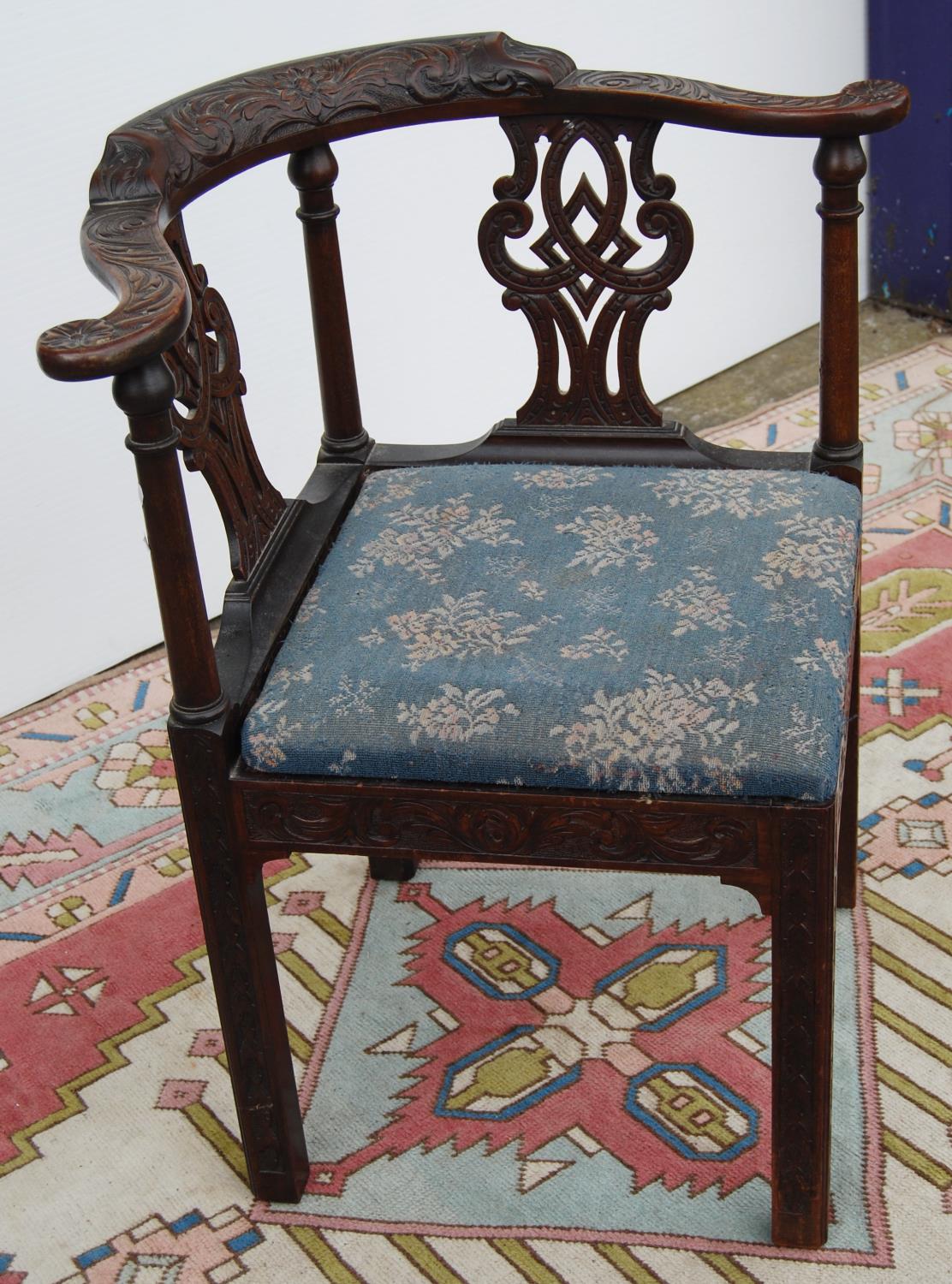Mahogany carved corner chair, the stepped serpentine top rail over baluster and interlaced splats, - Image 3 of 4