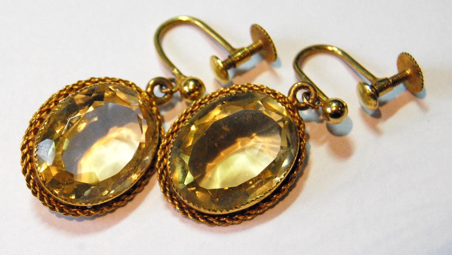 Pair of gold drop earrings with citrines and another pair, jade.  (4) - Image 2 of 5