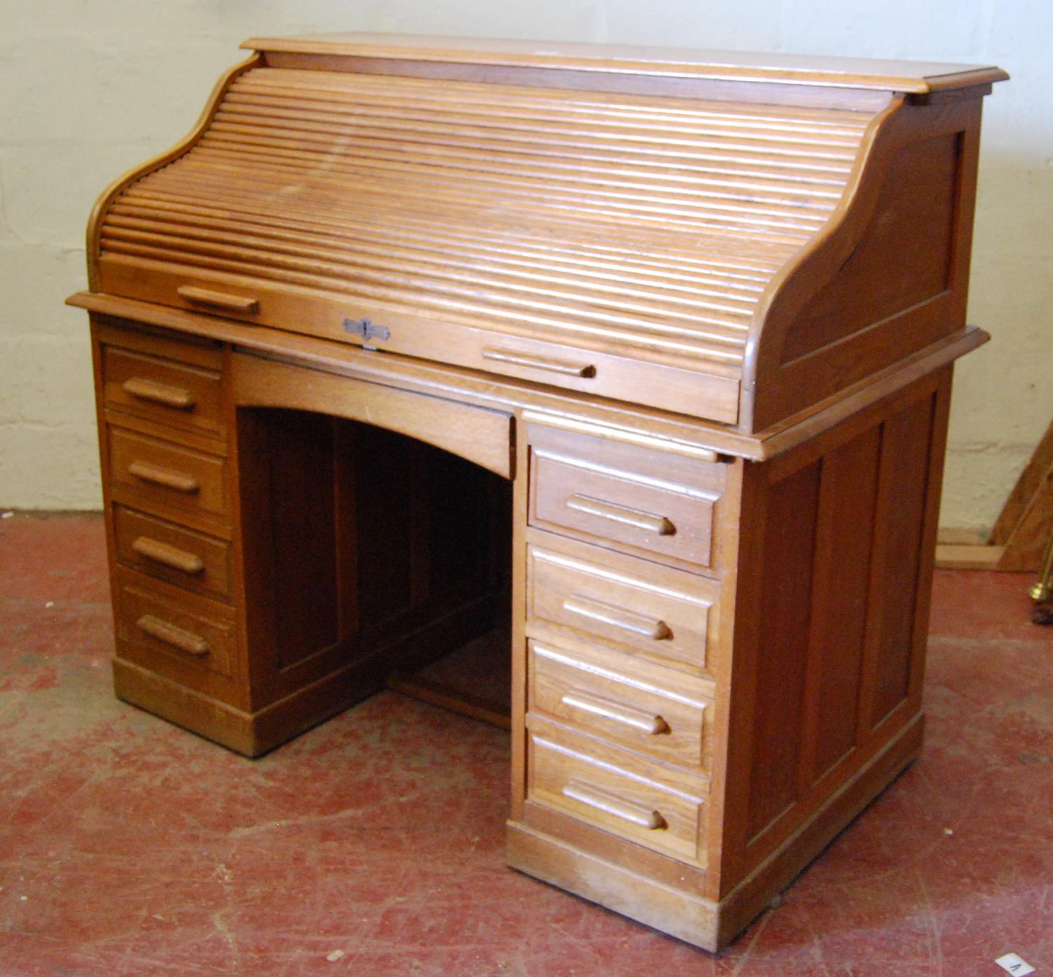 Oak roll-top desk, the tambour front enclosing a fitted interior, kneehole drawer flanked by banks - Image 3 of 3