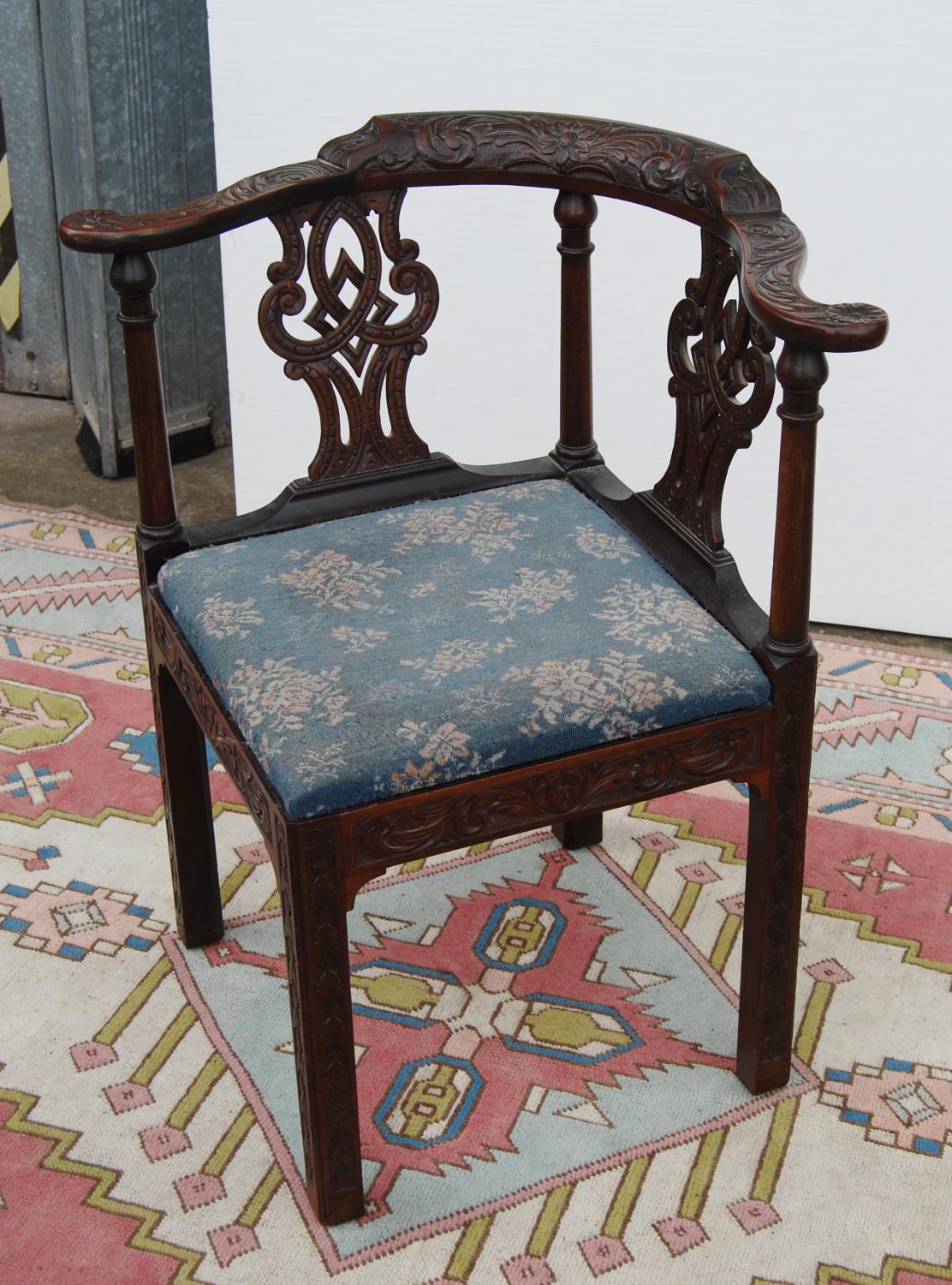 Mahogany carved corner chair, the stepped serpentine top rail over baluster and interlaced splats, - Image 4 of 4