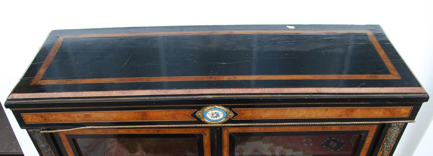 Victorian ebonised display cabinet, the walnut boned rectangular top over ormolu beaded frieze - Image 4 of 9