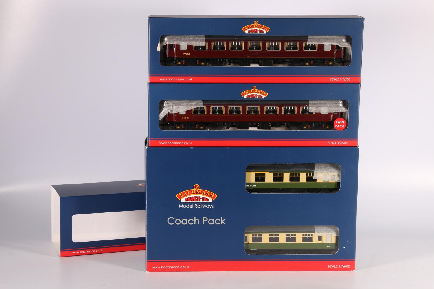Bachmann Branch-Line OO model railways 39000J triple pack mk1 coaches West Highland Line green and