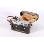 Ernst Leitz Wetzlar Leica M2 camera body, serial number 983667, held within leather Leica case
