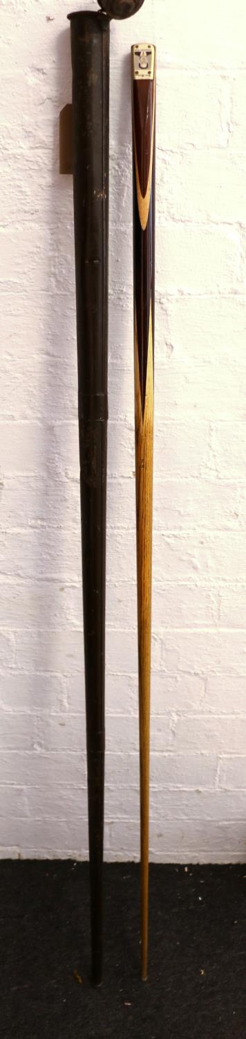 Horace Lindrum Champion cue with ivorine plaque depicting portrait of Lindrum, 147cm long, in