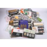 GB mint stamps presentation packs from between 1964-1981, including some of the rarer earlier