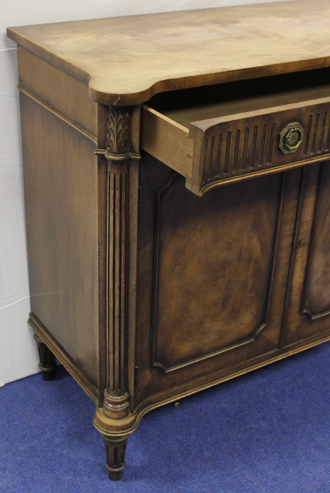 Edwardian mahogany cabinet with a pair of panelled doors  85cm wide, 82cm high, 45cm deep - Image 3 of 3