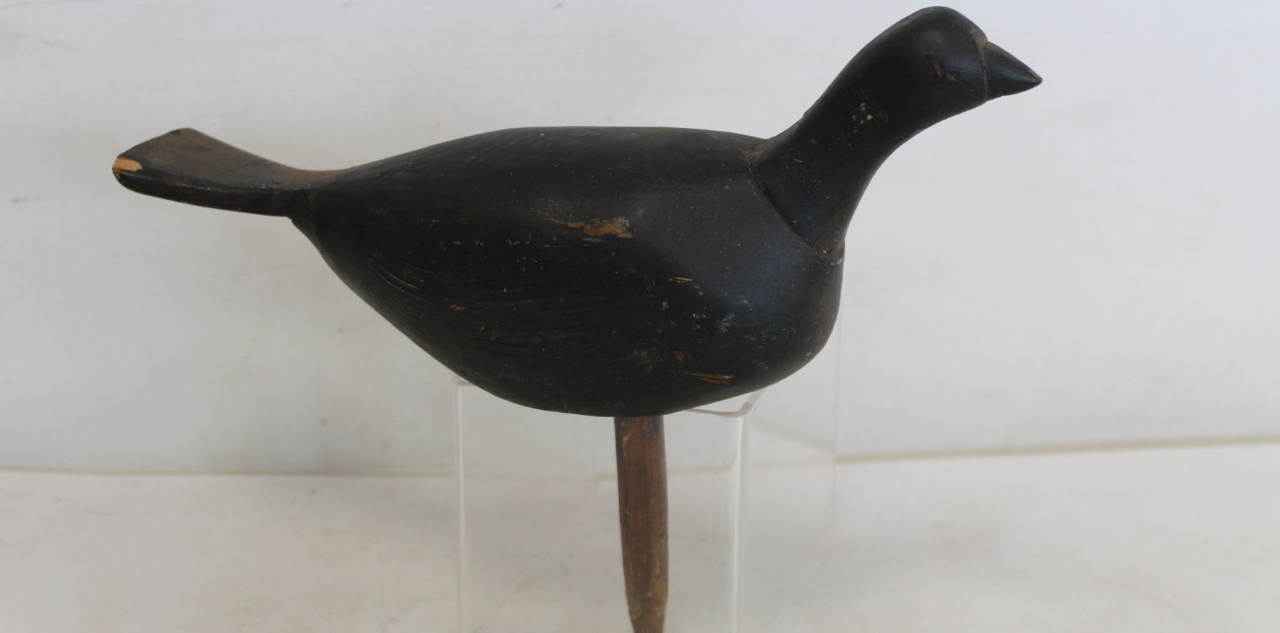 Antique wooden bird decoy with grey painted finish and peg base, 23.5cm high and 31cm long. - Image 4 of 13
