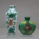 Chinese porcelain green and white snuff bottle decorated with lotus flowers and scrolls, with two