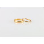 22ct gold plain wedding band ring, size O, 2.5g and another, size M, 1.6g, 4.1g gross, (2)