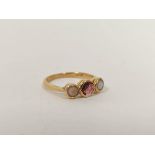 Pearl and garnet three stone ring in gold '18ct', 3g. Size 'M'.