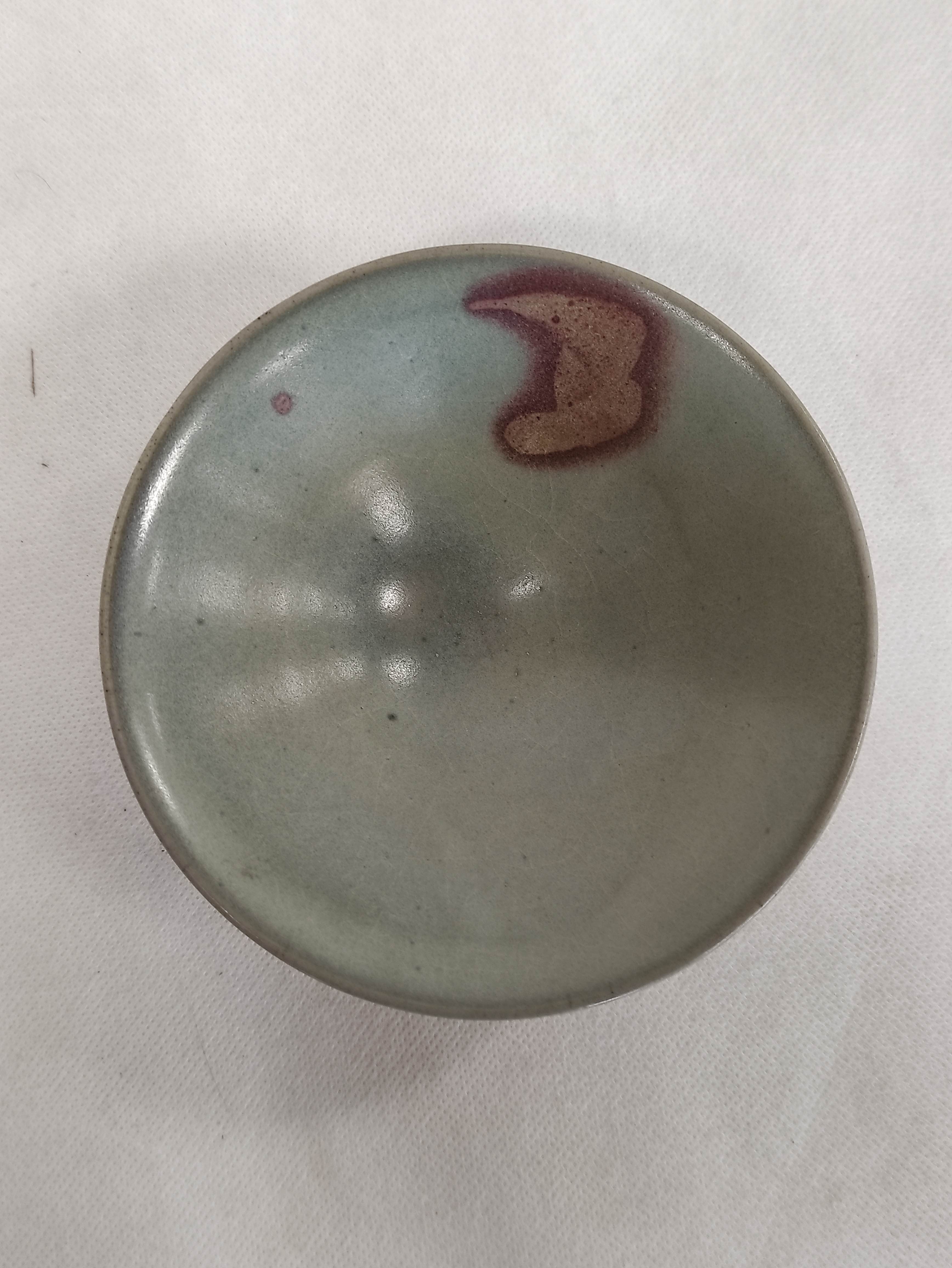 Chinese Junyao ware bowl in the Song dynasty style with purple splashes on a grey green ground. - Image 3 of 4