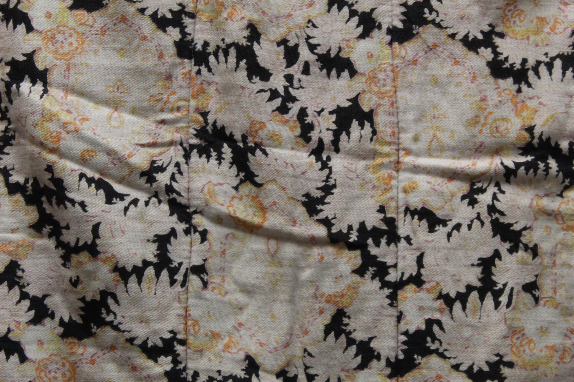 Early 20th century quilted bedspread with pale floral decoration on black ground, sky - Image 3 of 5