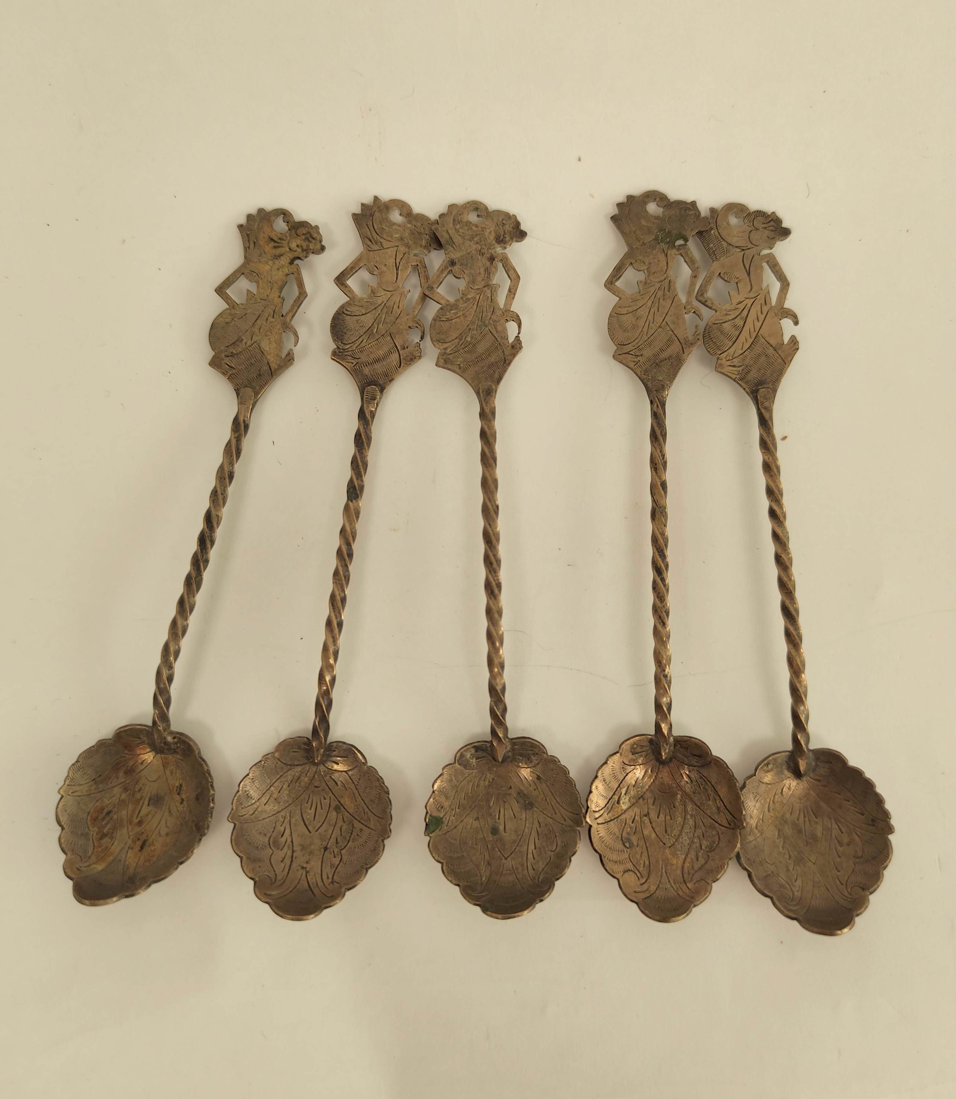 Five Indonesian silver coffee spoons and a delicately carved ivory brooch depicting a deer. - Image 4 of 6