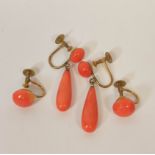 Pair of coral drop earrings and another pair, buttons, in gold '9ct'.