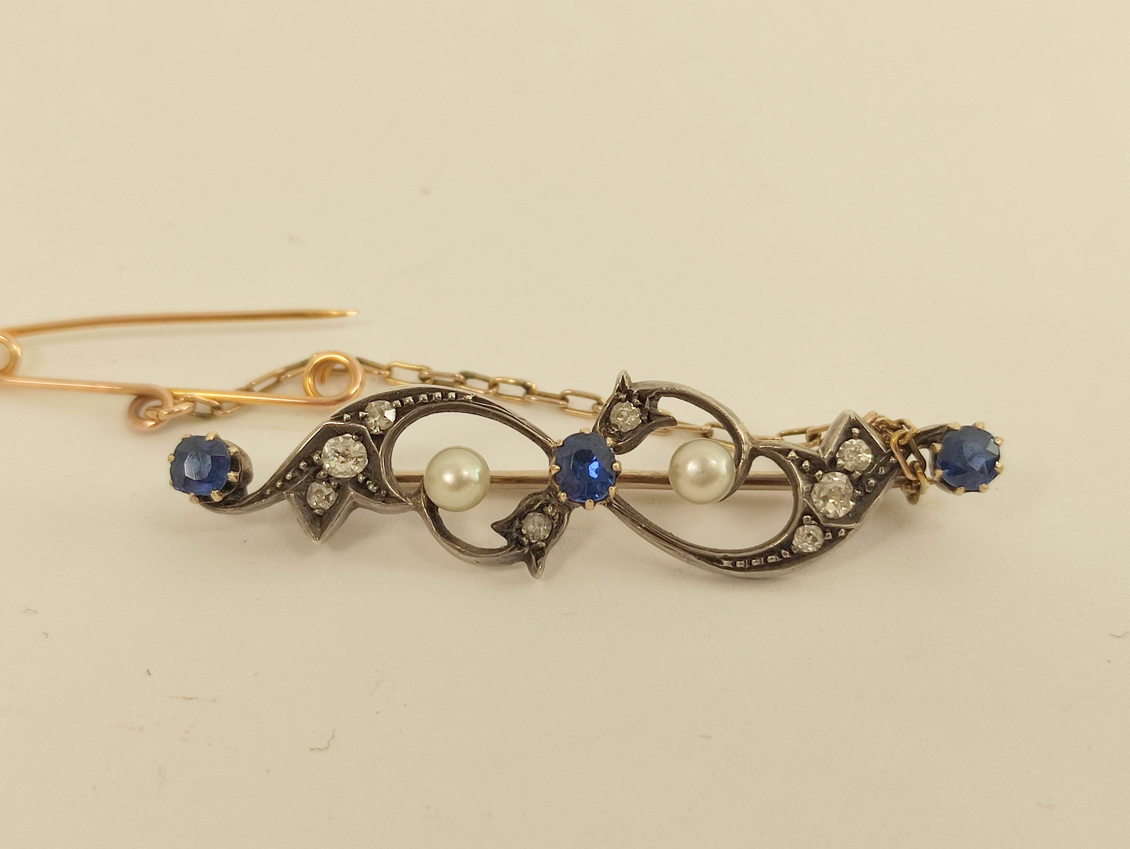 Edwardian gold brooch with scrolls of three sapphires and diamonds in gold and silver. - Image 6 of 6