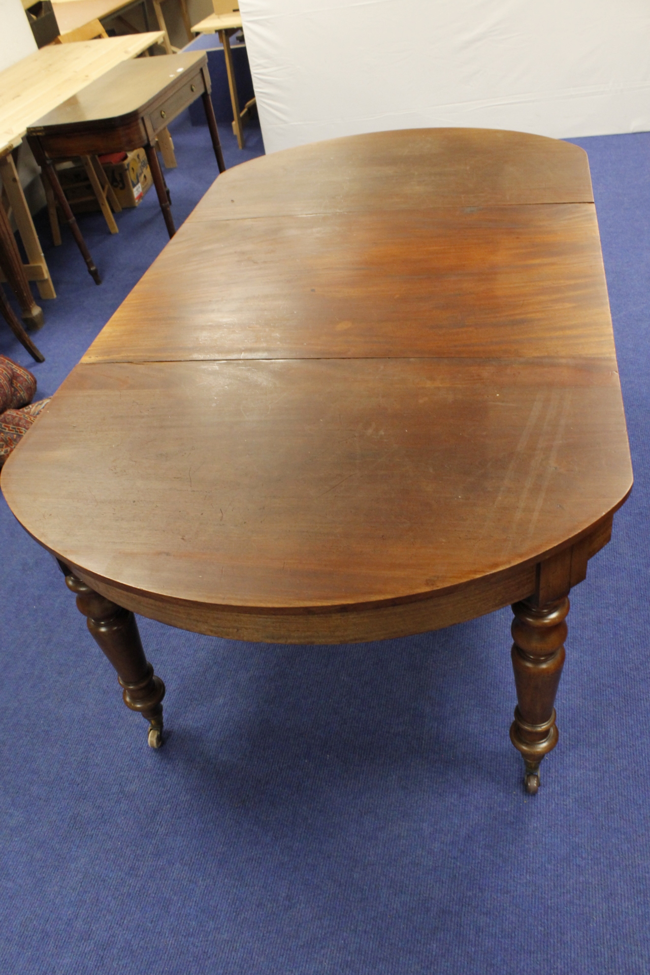 19th century mahogany dining table with curved D ends - Image 2 of 5