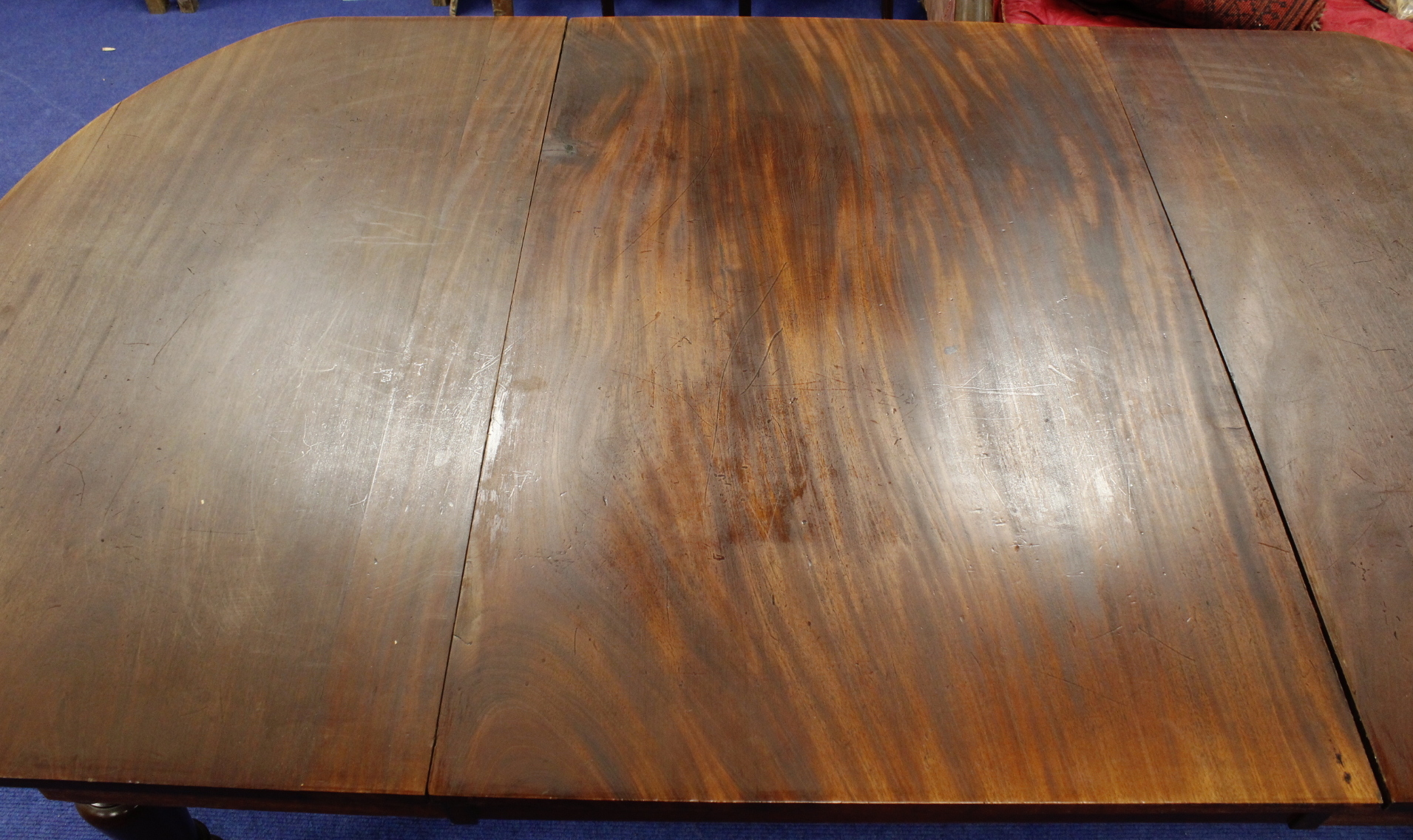 19th century mahogany dining table with curved D ends - Image 3 of 5